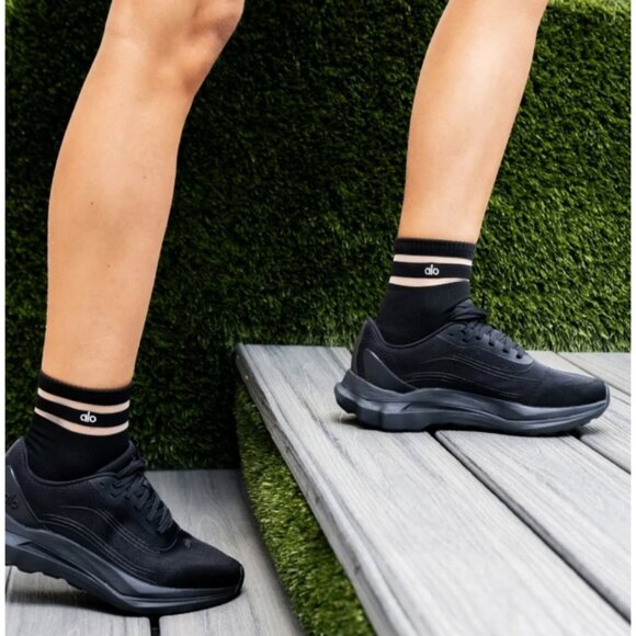 Alo Runner Black/Black Athletic Active Running Exercise Outdoor Travel Workout 9 - Picture 5 of 16